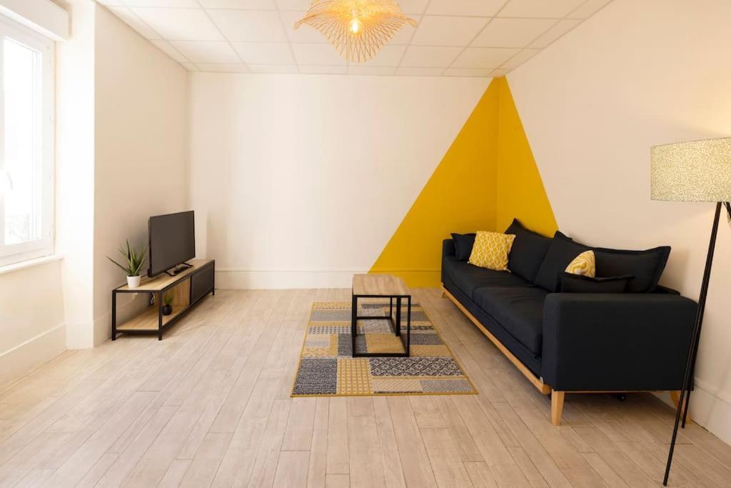 Le Cosy C - T2 Tout Equipe - Centre-Ville Gare Montluçon Eksteriør billede
