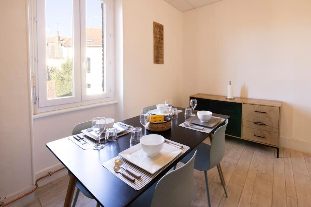 Le Cosy C - T2 Tout Equipe - Centre-Ville Gare Montluçon Eksteriør billede